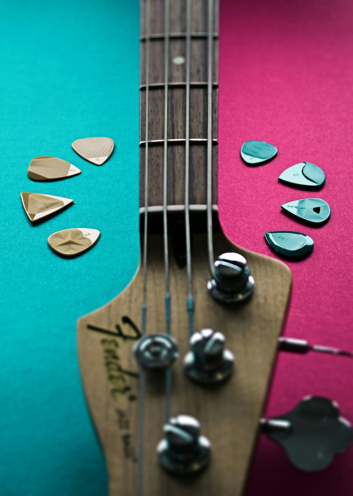 a close up of a guitar's neck and frets