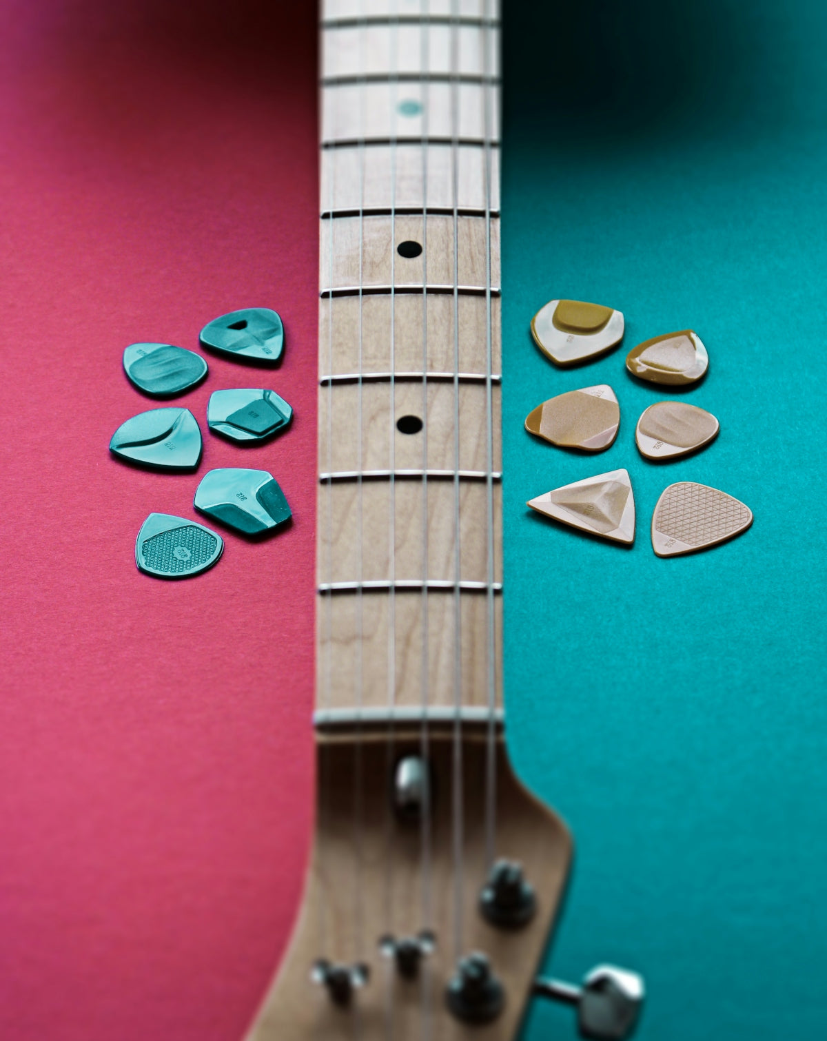 a close up of a guitar neck with several guitar picks