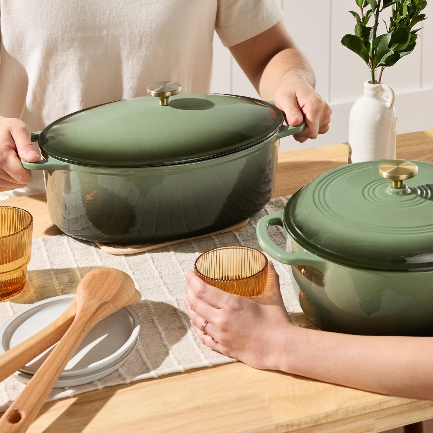 Best Choice Products 6 Quart Enamel Cast-Iron Round Dutch Oven, Family Style Heavy-Duty Pre-Seasoned Cookware for Home, Kitchen, Dining Room, Oven Safe w/Lid, Dual Handles - Black Licorice