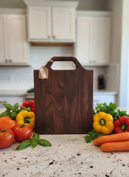 Black Walnut Cutting Board – Rich Grain, Everyday Function, Artisan Feel